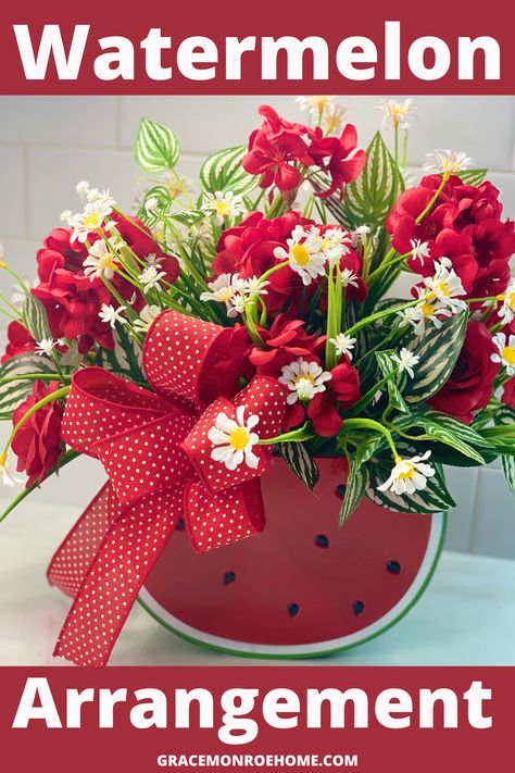 Learn to Make an Adorable Watermelon Table Arrangement! Step by Step tutorial! Watermelon Centerpiece, Grace Monroe, Watermelon Diy, Watermelon Flower, Watermelon Crafts, Fun Diy Projects, Summer Flower Arrangements, Watermelon And Lemon, Watermelon Decor