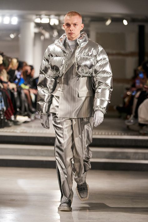 Futuristic Mens Fashion, Retro Future Fashion, Silver Outfits, Gender Fluid Fashion, Sci Fi Fashion, Space Fashion, Space Outfit, Monochrome Fashion, Beachwear Fashion