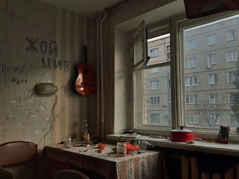 Soviet Apartment Aesthetic, Russian Apartment Interior, Poor Room Aesthetic, Soviet Apartment Interior, Russian Apartment Aesthetic, Russian Bedroom, Russian Apartment, Russian Houses, European Apartment