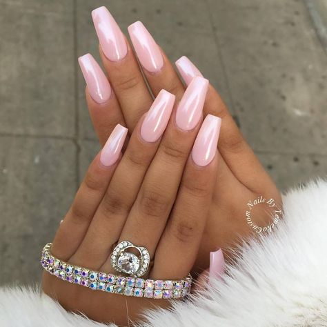 Lovely nails by @customtnails1 featuring our Magic White Chrome Powder over a pink base.  Shop for our nail powders and pigments at DailyCharme.com! ✨✨ Pink Nail Polish Colors, White Chrome Nails, Summer Nails Colors Designs, Unghie Sfumate, Pink Chrome Nails, Baby Pink Nails, Chrome Nail Art, Light Pink Nails, Amazing Nails