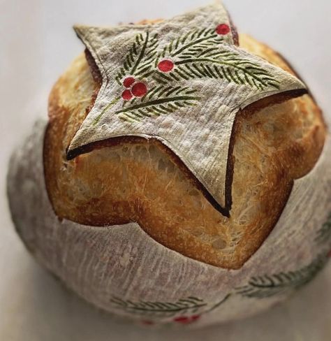 Sourdough Bread Artwork, Bread Loaf Design, Sourdough Bread Decoration, Decorative Sourdough Bread, Sourdough Designs Christmas, Scoring Bread Patterns, Sourdough Bread Art, Painted Sourdough Bread, Sourdough Painting