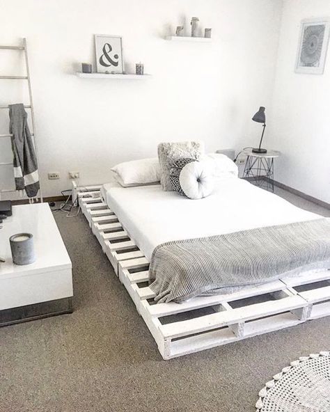 Cool DIY ideas for white pallet bed frames | My desired home Pallet Bed White, Palet Bed Ideas, White Pallet Bed, White Pallet, Pallet Bed Frame Diy, Wooden Pallet Beds, Wood Pallet Beds, Pallet Bed Frames, Pallet Bed Frame