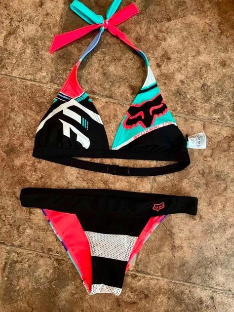 Fox Swimsuits, Fox Racing Clothing, Fox Clothing, Swimming Outfits, Casual Country Outfits, Southern Outfits, Long Sleeve Swimwear, Martini Racing, Country Style Outfits