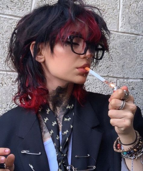 Nonbinary Hair, Short Grunge Hair, Hair Inspiration Short, Makijaż Smokey Eye, Punk Hair, Hair Stylies, Alternative Hair, Fluffy Hair, Dye My Hair