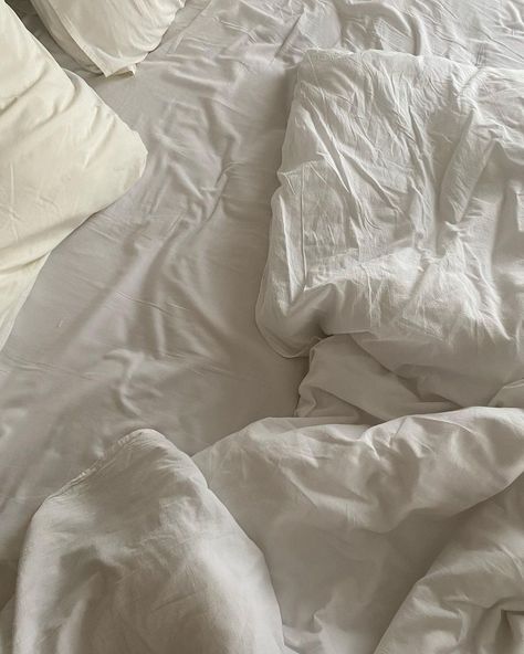 Alice Grigoriadi on Instagram: “How is going your day-off ? It’s lock down in the city, so I’m at home, backing banana bread and making to-do list with big and little…” Cooling Sheets, White Sheets, Percale Sheets, Rise And Shine, Insta Feed, Egyptian Cotton, Day Off, To Do, To Do List