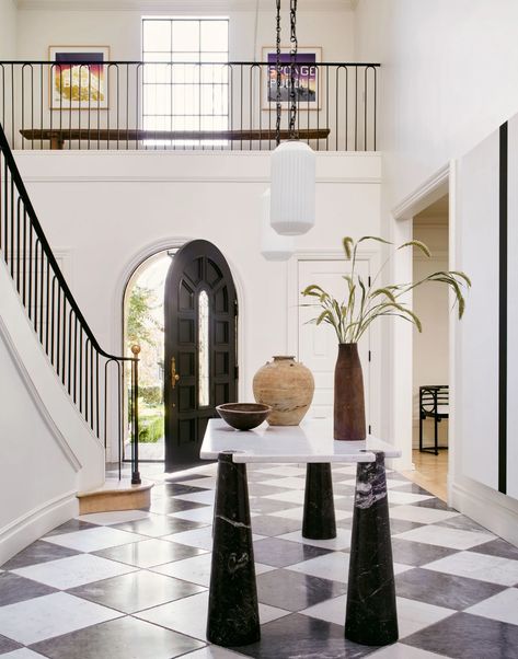 Inside a Dreamy Nate Berkus and Jeremiah Brent–Designed 1925 Tudor | Architectural Digest Nate And Jeremiah, Entrance Halls, Jeremiah Brent, Regal Design, Nate Berkus, Entry Way Design, Tudor House, Décor Boho, White Rooms