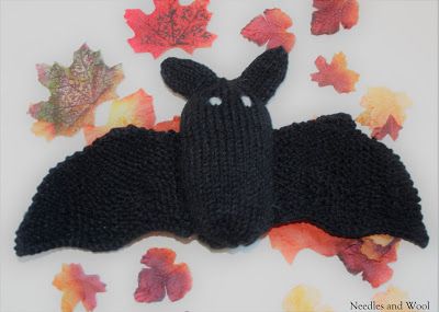 Knit a bat for Halloween! follow link for pattern on Ravelry Knitted Halloween Bats, Knitted Bat, Bat For Halloween, Knitting Stitches Tutorial, Bat Pattern, Halloween Bats, Knitting Ideas, Knitting Stitches, Free Knitting