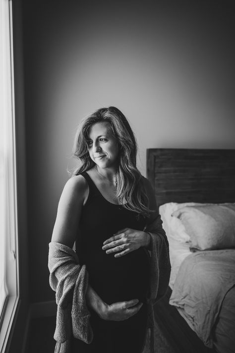 Indoor Casual Maternity Photos, Maternity Lifestyle Session At Home, Maternity Session At Home, I’m Home Maternity Shoot, Lifestyle Maternity Shoot At Home, Simple Maternity Shoot At Home, Home Maternity Pictures, In Home Maternity Session, Indoor Maternity Photos