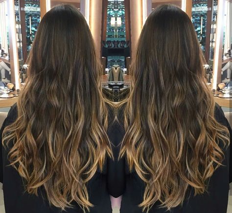 Highlights At Bottom Of Hair, Natural Brunette Balayage, Ombre Hair Color For Brunettes, Natural Brunette, Brown Hair Looks, Brunette Balayage, Brunette Hair With Highlights, Brunette Balayage Hair, Brown Hair Balayage