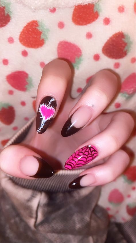 pink and black spiderweb nails Halloween Pink Nail Designs, Draculora Inspired Nails, Pink And Black Hoco Nails, Emo Goth Nails, Pink Vampire Nails, Goth Punk Nails, Draculaura Inspired Nails, Nail Ideas Black And Pink, Scenecore Nails