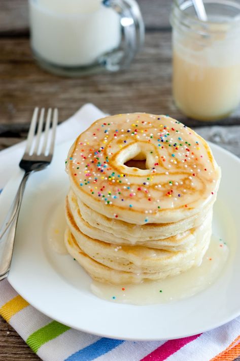 Yes. Yes, yes, yes! Doughnuts collide with pancakes to make one unbelievable breakfast (or dessert)! If you want to show someone how amazing you think they are, say for the up coming Father's Day or a birthday then these are a great way to express your love and appreciation for that special someone =). I know I'd Doughnut Glaze, God Mat, What's For Breakfast, Cooking Classy, Best Breakfast, Yummy Breakfast, Brunch Recipes, Scotch, Granola