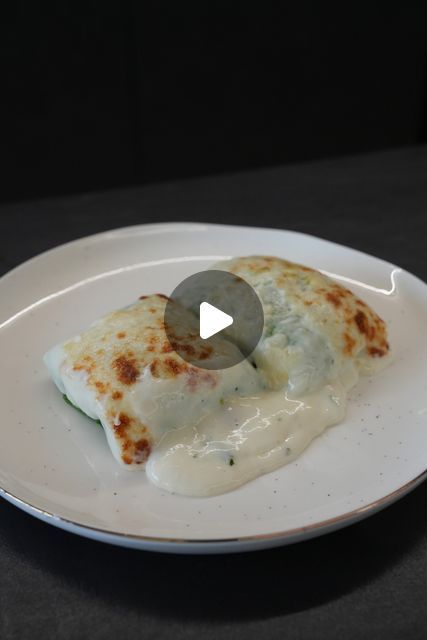 Salty Crepes, Crepe Sale, Pasta Ravioli, Crepe Ingredients, Crepes Filling, Green Instagram, Pasta Fatta In Casa, Crepe Recipes, Cozy Meals