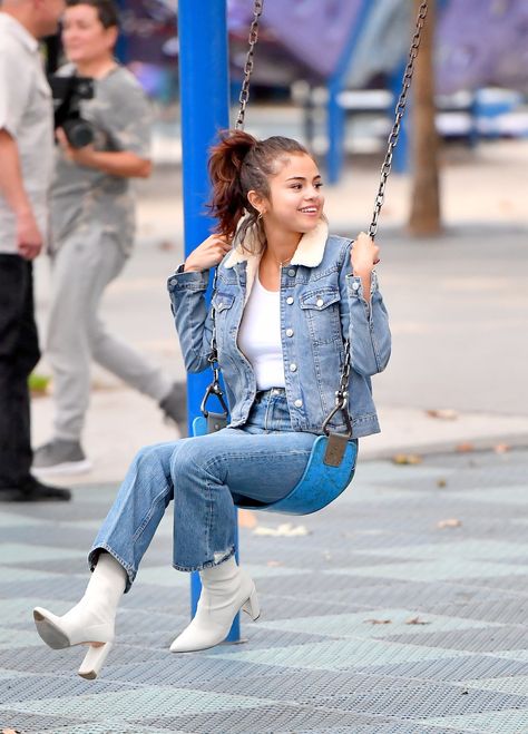 Selena Wore a Denim Outfit to the Playground and Look How Happy She Is - Cosmopolitan.com Selena Gomez Casual, Selena Gomez Fashion, Selena Gomez Street Style, Emily Anderson, Selena Selena, Louise Brealey, Selena Gomez Outfits, Selena Gomez Cute, Selena Gomez Style