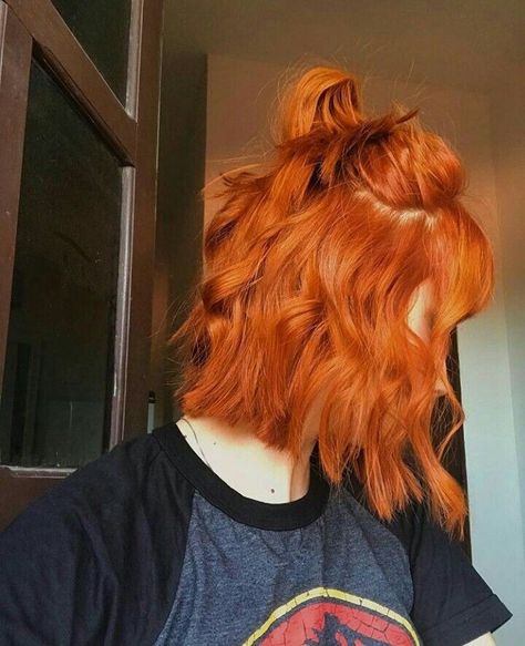 Red Orange Hair, Cheveux Oranges, Hair Color Orange, Short Red Hair, Ginger Hair Color, Super Hair, Long Bob Hairstyles, Hair Color Highlights, Red Hair Color