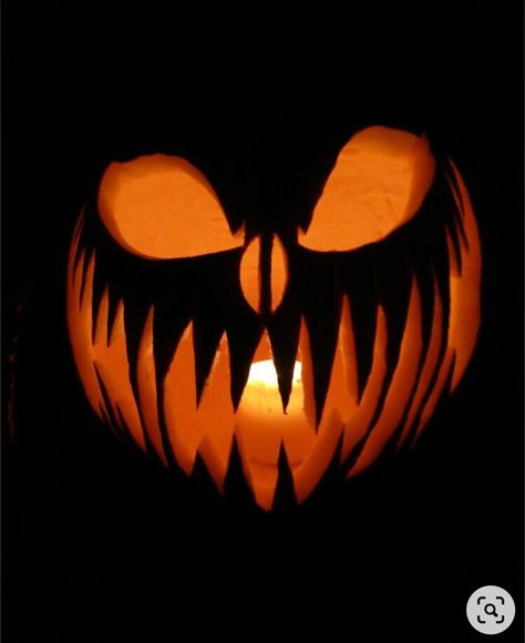 Funny Pumpkin Carvings, Maquillage Halloween Simple, Handmade Halloween Decorations, Unique Wreaths, Scary Pumpkin Faces, Cute Pumpkin Carving, Scary Halloween Pumpkins, Pumkin Carving, Halloween Pumpkin Carving Stencils