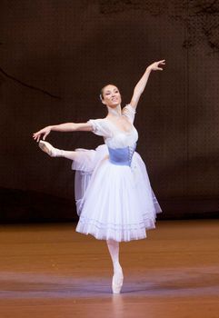 <<Ekaterina Shipulina in her debut in the title role of "Giselle">> Giselle Variation, Giselle Ballet Costume, Giselle Ballet Poster, Esmeralda Ballet Variation, Giselle Royal Ballet, Ballet Giselle, Tutu Ballet, Svetlana Zakharova, Ballet Dance Photography