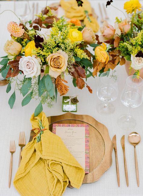 Color Palette With Wood, Warm Photography, Mustard Yellow Wedding, Mustard Wedding, Fall Wedding Color Palette, Wedding Types, Fall Wedding Flowers, Wedding Flower Inspiration, Fall Wedding Colors