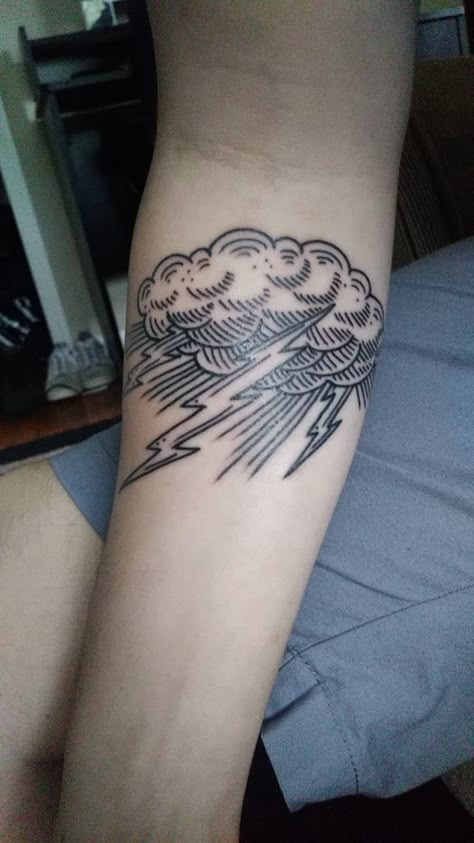 Cross-hatch Thundercloud by Aaron Francione at the Wildwood Tattoo Convention Hatch Shading Tattoo, Cross Hatch Tattoo, Cross Hatching Tattoo, Thundercloud Tattoo, Storm Cloud Tattoo, Thunderstorm Tattoo, Lightning Tattoos, Blitz Tattoo, Storm Tattoo