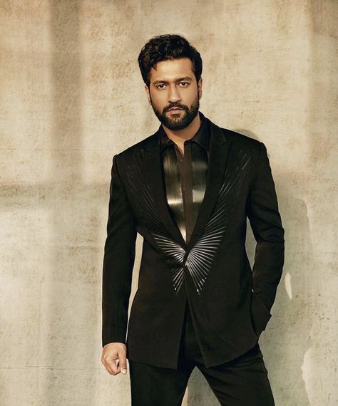 Carnival Outfit For Men, Reception Outfit For Groom, Party Wear Blazers For Men, Black Blazer Outfit Men, Reception Dress For Men, Formal Shirt Design, Men's Tuxedo Wedding, Indian Wedding Suits Men, Mens Fashion Fall Outfits