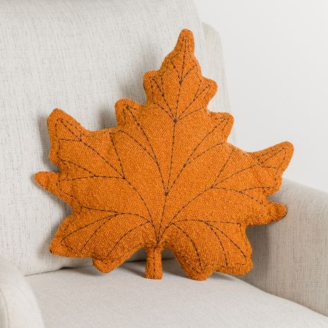 Fall Decorations Crafts, Fall Felt Crafts, Diy Fall Ideas, Leaf Pillow, Shaped Pillow, Leaves Pillow, Sewing Stuffed Animals, Fall Pillows, Fall Leaf