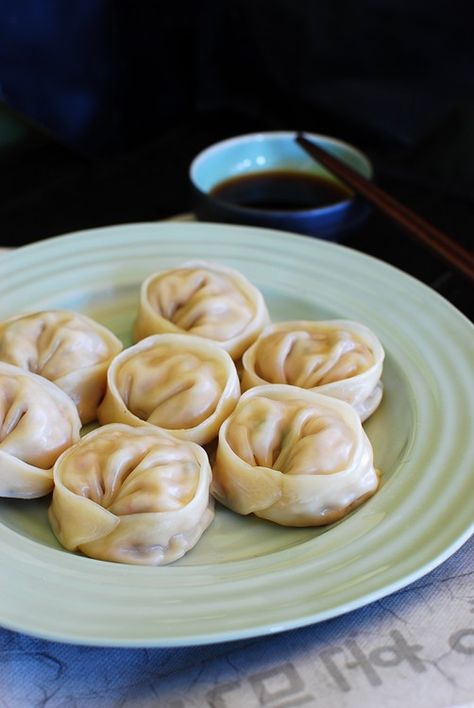 Mandu (Korean dumplings)- it’s a tradition to gather around the table to make the dumplings in preparation of the New Year’s feast. #korean Mandu Recipe, Mandu Korean, Kimchi Dumplings, Dumplings Steamed, Korean Dumplings, Homemade Kimchi, Easy Korean Recipes, Rasa Malaysia, Korean Cooking