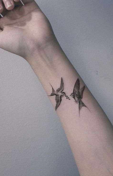 100 Insanely Crazy Black & Gray Tattoos That Are Truly Inspiring - TheTatt Bird Tattoos Arm, Swallow Bird Tattoos, Korean Tattoo Artist, Vogel Tattoo, Tato Minimal, Sparrow Tattoo, Swallow Tattoo, Nautical Tattoo, Geniale Tattoos