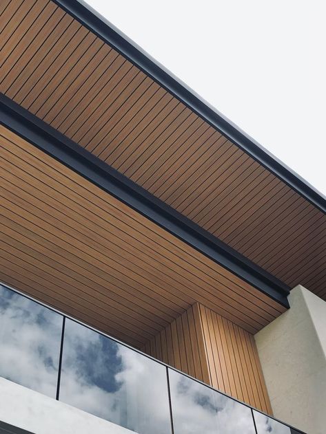 ALUMATE Soffit elegantly creates a style that blends rigidness and warmth. Spandrel Ceiling Exterior, Trim Alternatives, Timber Soffit, Soffit Ideas Exterior, Wood Soffits, Soffit Ceiling, Ceiling Soffit, Wall Panel Ceiling, Wood Soffit