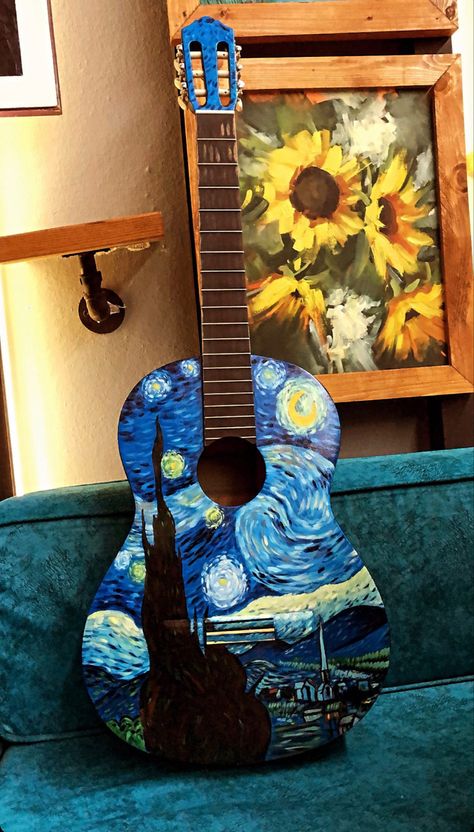 Starry Night Guitar, Guitar Painting Ideas Aesthetic, Acoustic Guitar Art Paint, Painted Guitars Ideas, Painting On Guitar Ideas, Guitar Decor Ideas, Painted Guitar Acoustic, Painting On Guitar, Cool Guitar Designs