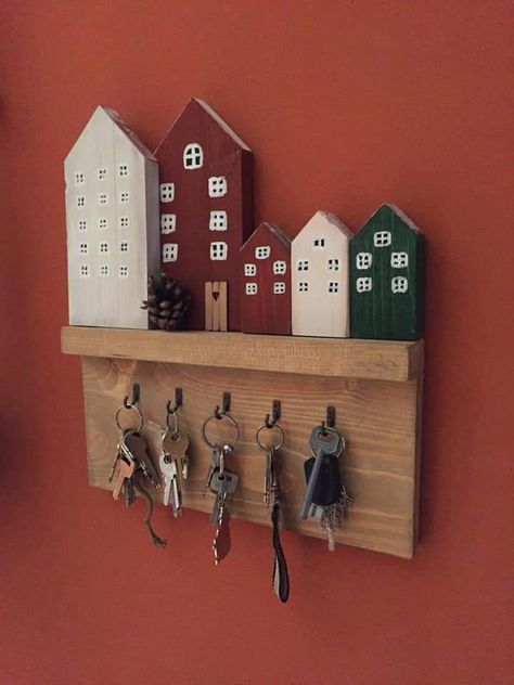 Small Wooden Houses Craft, Keyholders Diy, Key Holder Ideas, Entryway Key Holder, Key Holder Diy, Small Wooden House, Wooden Key Holder, Key Holders, Diy Decor Ideas