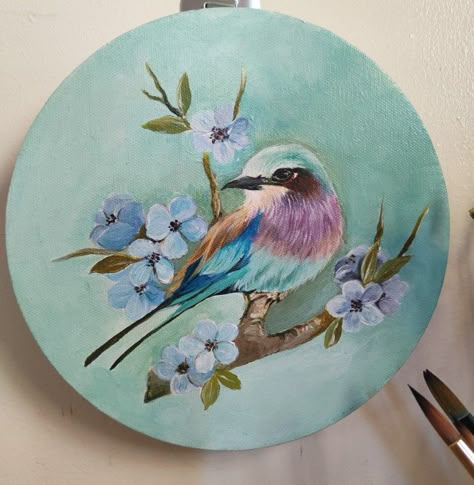 Bird Acrylic Painting Round Paintings Ideas, Acrylic Painting On Circle Canvas, Circle Paintings Canvas, Round Acrylic Painting Ideas, Painting For Round Canvas, Circular Canvas Painting Ideas, Acrylic Painting Round Canvas, Round Drawing Art, Round Art Painting