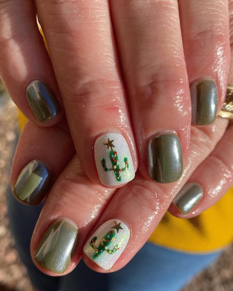 Cowgirl Christmas Nails, Punchy Christmas Nails, Western Holiday Nails, Christmas Cactus Nails, Western Thanksgiving Nails, Rodeo Nails Westerns Simple, Western Christmas Nails Ideas, Western Nails Cactus, Winter Western Nails