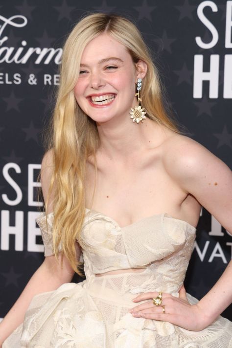 Elle Fanning Style, Julia Garner, Critics Choice Awards, Critic Choice Awards, Red Carpet Outfits, How To Look Handsome, Anya Taylor Joy, Elle Fanning, Choice Awards