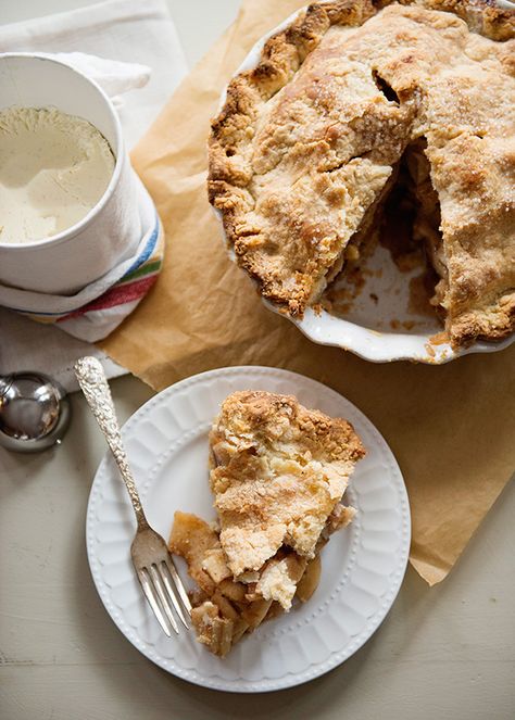 king arthur flour the best apple pie recipe Classic Apple Pie Recipe, Gluten Free Apple Pie, Butternut Bakery, Perfect Apple Pie, Best Apple Pie, Baked Apple Pie, How To Make Pie, Homemade Apple Pies, French Desserts