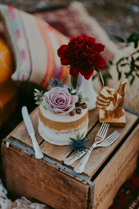 Intimate elopements will always hold a special place in our hearts. This boho styled shoot is sure to inspire anyone hoping to say I Do in the most romantic of ways. We could spend all day looking at this elopement inspiration with a show-stopping Bohemian lace gown and adorable picnic for two. #ruffledblog Cake Photography Styling, Wedding Centerpieces Boho, Cake Friends, Boho Wedding Cake, Elopement Shoot, Elopement Styling, Lace Wedding Cake, Amazing Wedding Cakes, Picnic Wedding