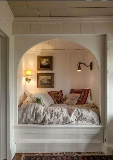 Boho Bed Nook, Pretty Interiors, Boho Ideas, Interior Design Per La Casa, Attic Space, Cozy Spaces, Book Room, Hall Decor, Dream House Rooms