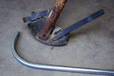 Make a Conduit Bender : 10 Steps (with Pictures) - Instructables Workshop Projects, Diy Welding, Home Fix, Orange Line, Workshop Ideas, Metal Craft, Popular Mechanics, Bent Wood, Metal Working Tools