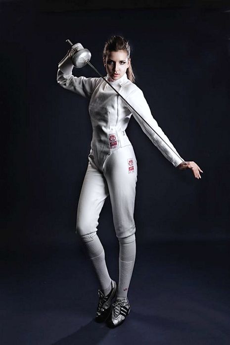 Jun Hyuk Lee - Woman Fencer, II (500px) Fencing Drawing Reference, Fencing Sport Art, Fencing Reference, Rapier Reference Pose, Rapier Poses, Rapier Pose, Fencing Photoshoot, Fencing Poses, Fencing Photography