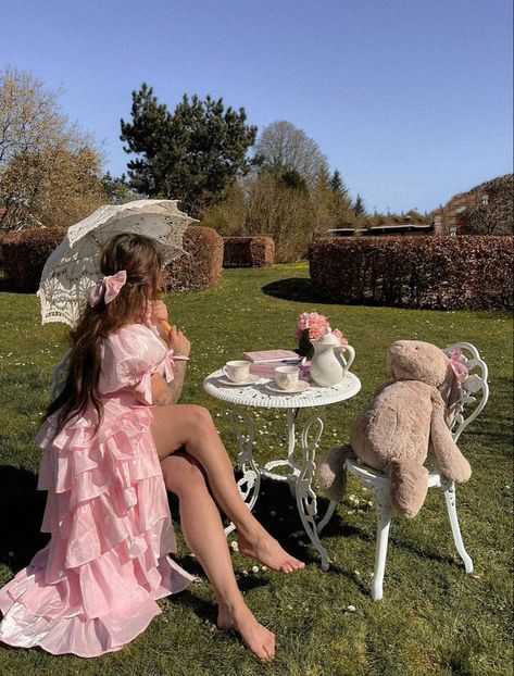 Bunny Jellycat, Princess Core Aesthetic, Dress Coquette, Sweet 17, Party Photoshoot, Pretty Pink Princess, Vintage Umbrella, Princess Core, Tea Party Garden