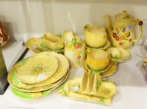 Lot 17 - Quantity of Carlton ware tablewares in the Toast Rack, Carlton Ware, Antique Interior, Special Dinner, Vintage Cottage, Asian Antiques, Tea Sets, Dinner Sets, Australian Design