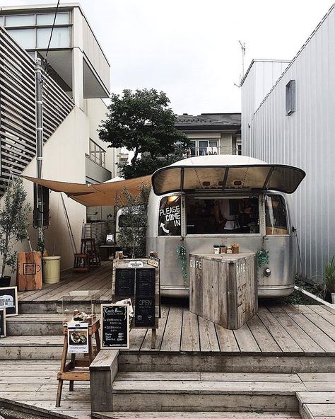 bestminicafe på Instagram: "Perfect capture by @sonnyhosea Follow the creative feed and give likes Our featured friend will appreciate it a lot! #coffee #cafe…" Airstream Bathroom, Sip Happens, Food Van, Airstream Remodel, Coffee Truck, Food Truck Design, Food Trailer, Modern Tiny House, Shop Fronts