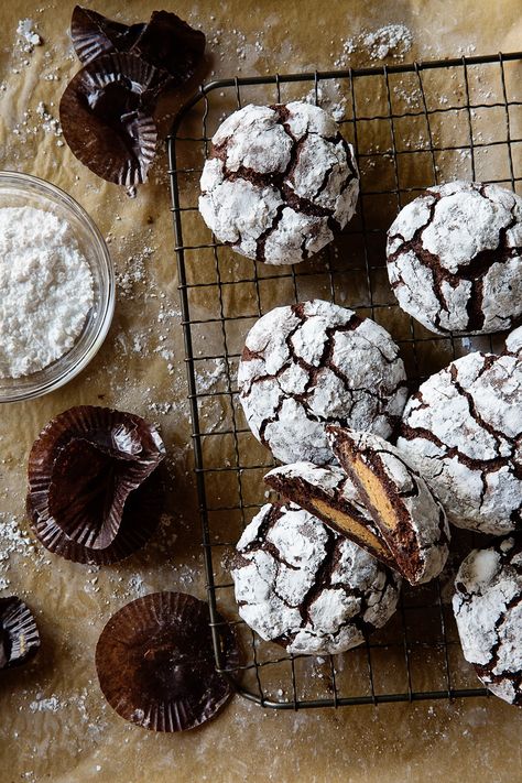 Reeses Peanut Butter Cup Filled Crinkle Cookies via Real Food by Dad Chocolate Crackle Cookies Recipes, Chocolate Crackle Cookies, Morning Breakfast Ideas, Crackle Cookies, Chocolate Crackles, Sweet Morning, Chocolate Crinkle Cookies, Double Chocolate Cookies, Chocolate Crinkles