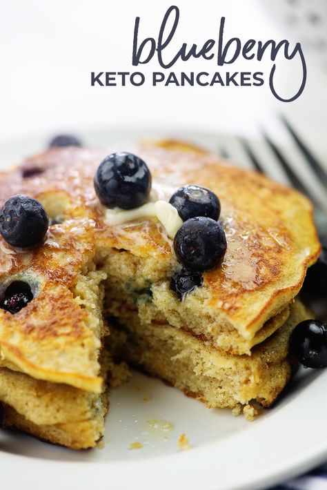 The perfect breakfast! These keto pancakes cook up light and fluffy and they're packed with fresh berries. #lowcarb #keto #pancakes Keto Blueberry Pancakes, Pancakes Low Carb, Lowcarb Recipes, Blueberry Pancakes Recipe, Keto Blueberry, Coconut Flour Pancakes, Low Carb Pancakes, Favorite Breakfast Recipes, Keto Pancakes