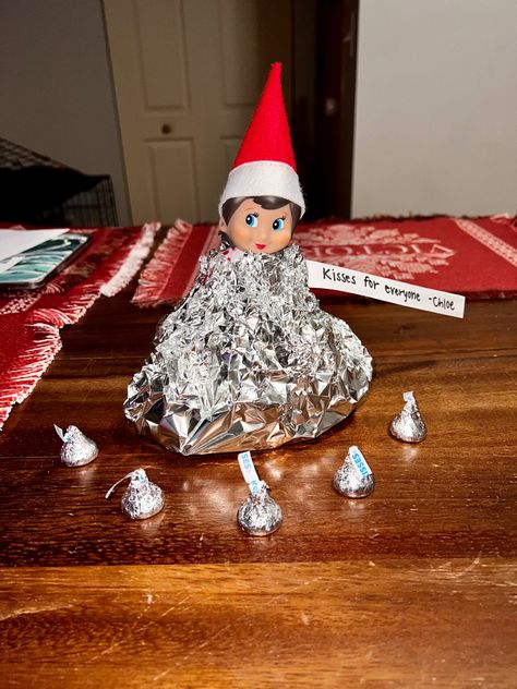 Elf On The Shelf Ideas Chocolate Kisses, Elf On The Shelf With Chocolate Chips, Elf On A Shelf Hershey Kisses, Elf Ideas With Hershey Kisses, Elf Hershey Kiss Idea, Elf On The Shelf Chocolate Ideas, Elf And Hershey Kisses, Elf On The Shelf Chocolate Kisses, Hershey Kisses Elf On The Shelf