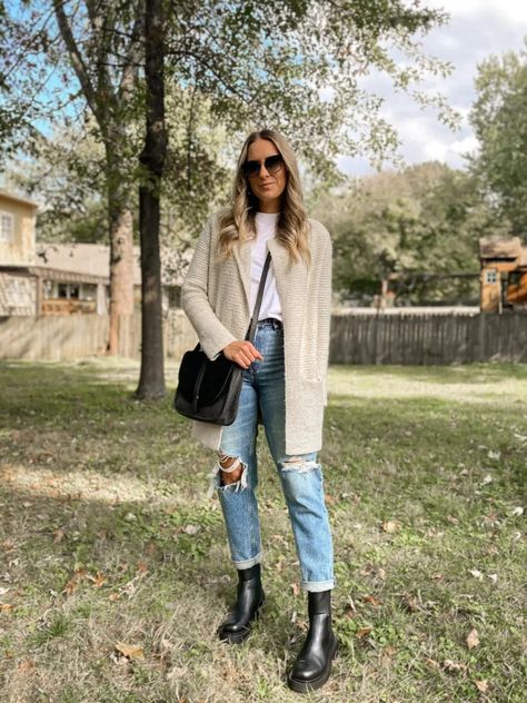 Black Lug Boots Outfit, Lug Boots Outfit, Green Boots Outfit, Chelsea Boots With Jeans, Black Chelsea Boots Outfit, Chelsea Boot Outfits Women, Chunky Boots Outfit, Chelsea Boots Outfits, Chelsea Boot Outfit