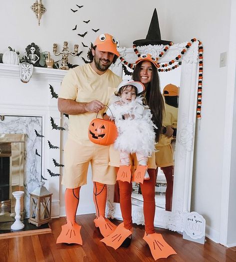 50+ Fun Family Halloween Costumes To Try This Year! - Prada & Pearls The Incredibles Halloween Costume, Family Halloween Costumes With Kids, Fun Family Halloween Costumes, Easy Family Halloween Costumes, Farmer Halloween Costume, Duck Halloween Costume, Mickey Mouse Halloween Costume, Football Halloween Costume, Disney Family Costumes