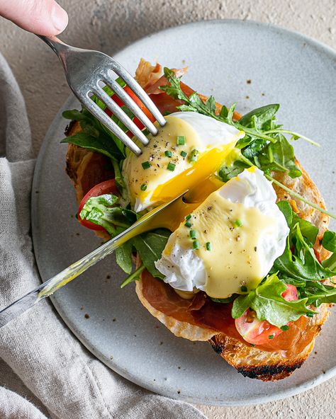 Dill Eggs Breakfast, Salads And Sandwiches, Prosciutto Eggs Benedict, Eggs Benedict Ideas, Eggs With Arugula, Eggs Benedict Recipes, Arugula Egg Breakfast, Benedict Eggs Recipe, Proscuitto Eggs