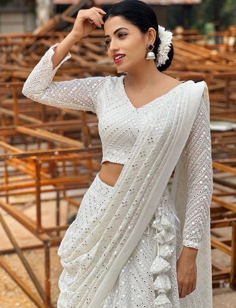 Mirror Work Blouse Back Design, White Blouse Mirror Work Designs, White Color Blouse Designs, White Blouse Designs For Lehanga, White Mirror Work Kurti, White Blouse For Saree, White Mirror Work Lehenga, White Lehenga Look, Off White Blouse Designs Work