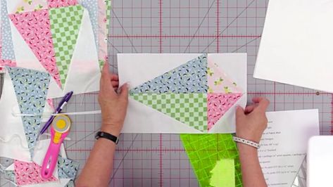 Easy "Kite Season" Block Brings A Ton Of Fun To Your Sewing Room - DIY Ways Kite Quilt, Make A Kite, Kites For Kids, Quilt Pattern Download, Quilt In A Day, Quilt Block Patterns Free, Signature Quilts, Crazy Patchwork, Quilt Projects