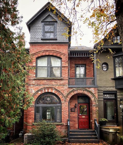 I just love this tall slim house! There was no skimping on details with this beauty! 🥰 #toronto #the6ix #beautifulhouseoldandnew… Old Brick House, Ski Cottage, Home Designs Exterior, Casa Vintage, Cottage House, Cute House, Dream House Exterior, Sims House, Home Trends