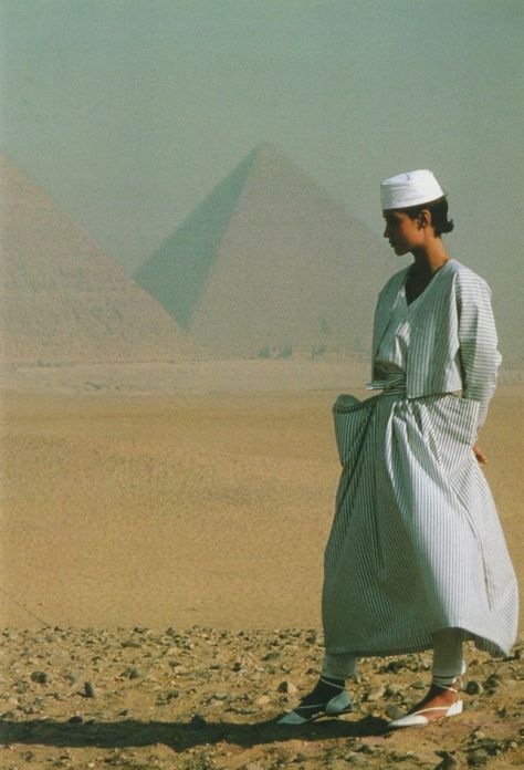 Kenzo 1984 Kenzo Ad, Kenzo Takada, Man Repeller, 1980s Fashion, Giza, Look At You, Mode Vintage, Issey Miyake, Mode Inspiration